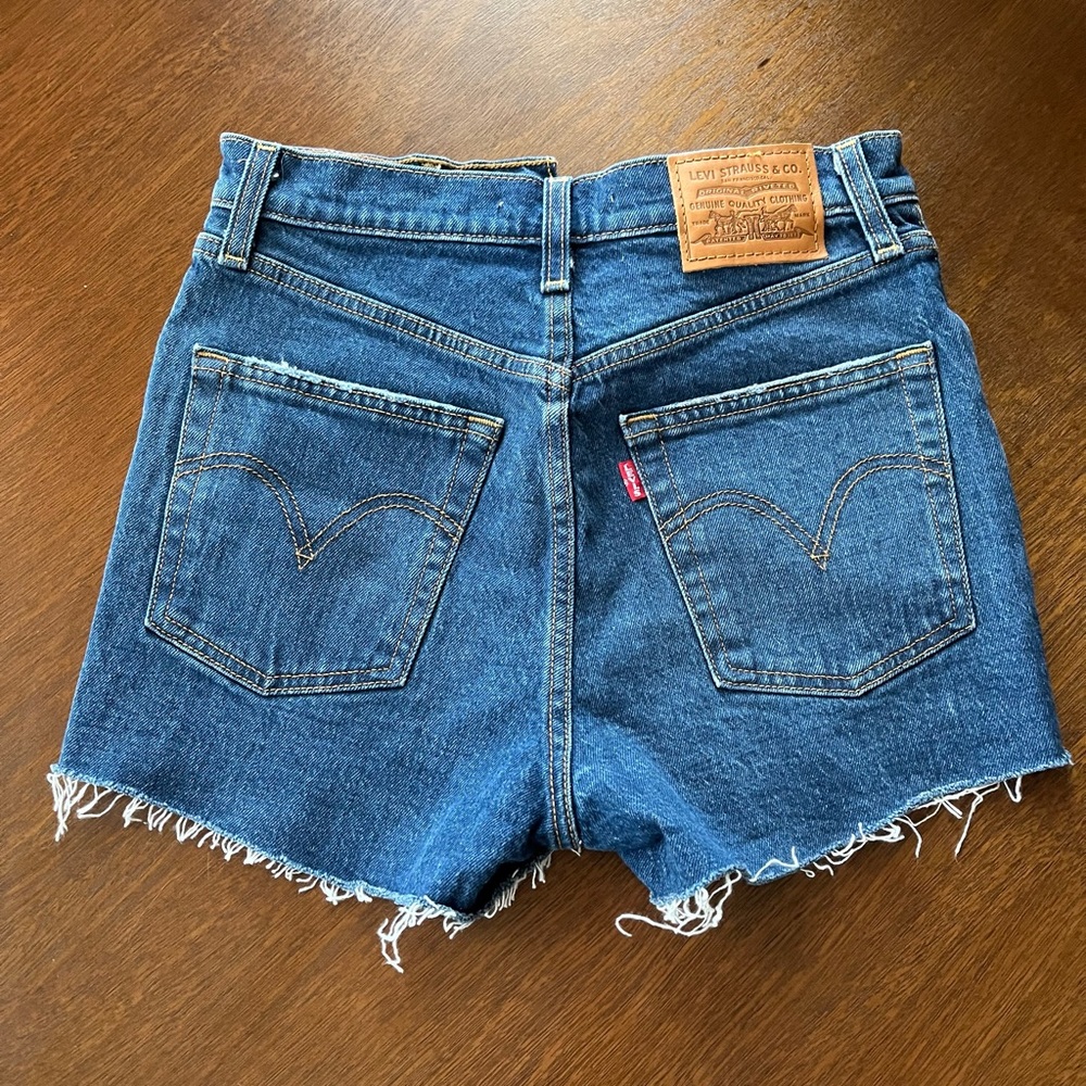 Levi’s Ribcage Short - Picture 2 of 5